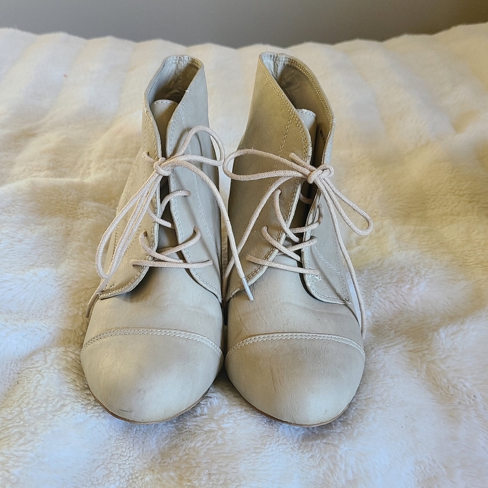 Call it Spring booties - Picture 2 of 7